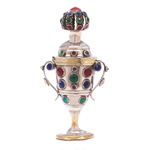 Hovedvandsæg i sølv med 57 flusser udført af Jens Jensen, Sønderborg, ca. år 1860. H: 13cm