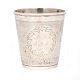 Barokt sølvbæger med nålepunslet dekoration og tre kartoucher med stiliserede 
blomster, initialer og årstallet 1806. H: 8,1cm