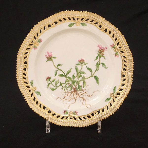 Royal Copenhagen: Tidlig Flora Danica tallerken #3554 fra perioden 1889-1922. D: 
22,5cm