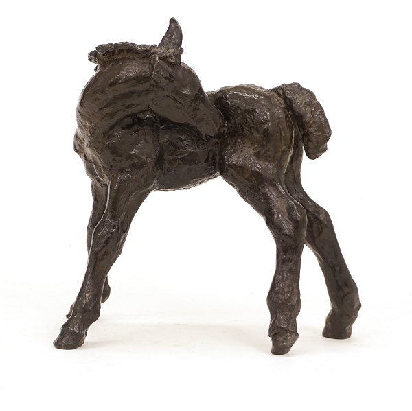 Gudrun Lauesen for Just Andersen, Stående føl i diskometal. D 2333. H: 29cm