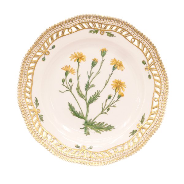 Flora Danica tallerken. Royal Copenhagen: Flora Danica tallerken med svejfet og 
gennembrudt fane. "Senecio Jacobæa" #3554. D: 22,5cm