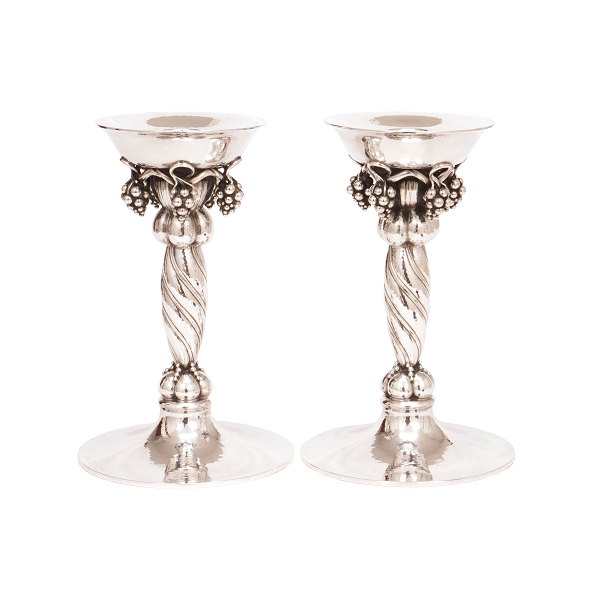 Et par store Georg Jensen druestager i sterlingsølv 263B. Stemplet Georg Jensen 
efter 1945. God stand. H: 20,5cm