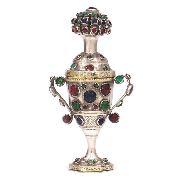Hovedvandsæg i sølv med 89 flusser af Jens Jensen, Sønderborg, ca. år 1855. H: 
13,7cm